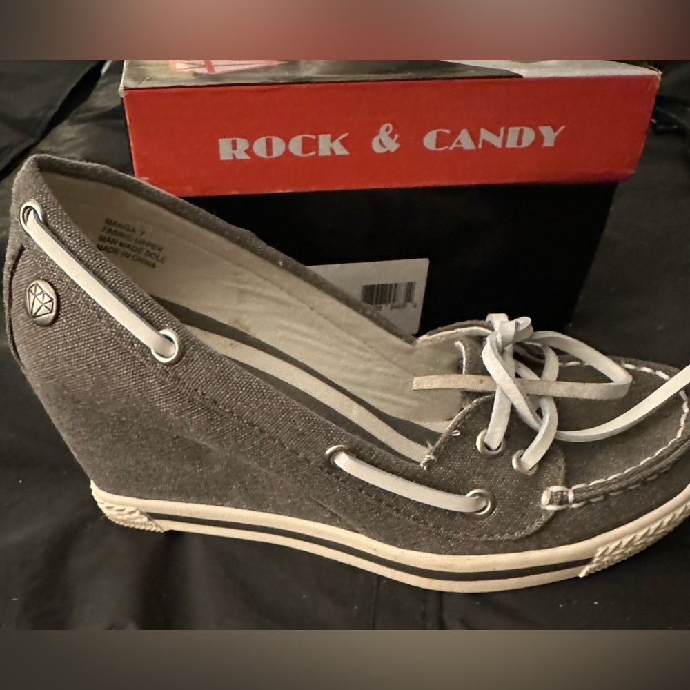 Rock & Candy wedge heel sneaker. Grey Fabric, ties. Size 7M